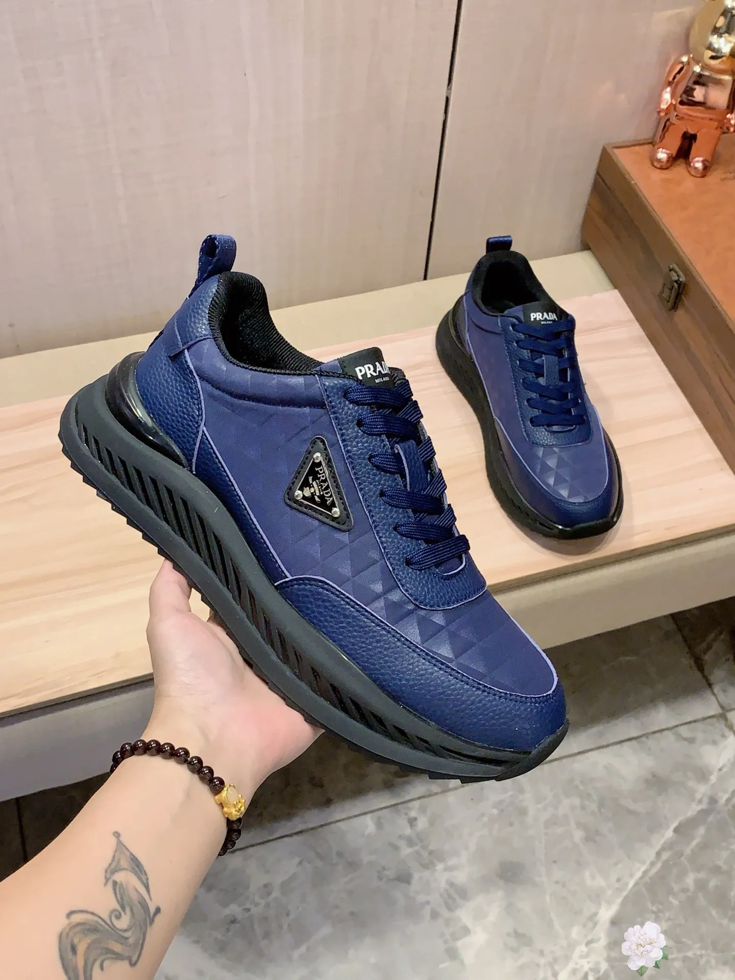 Men's men's shoes💰460💰💰🎩🎩[Lightning][Lightning] "PRADA*" The latest and most popular casual shoes, top brand [seduce] luxury ~ purchasing agency, top ~ quality. [Strong] The upper is made of imported breathable cowhide with material ➕ breathable sheepskin feet (•) and fine workmanship. The original stylish and stylish soft rubber wear-resistant and non-slip outsole is light and comfortable on the feet. The real thing looks better in real photos. 413: code: 38-44, 3️⃣ colors selected